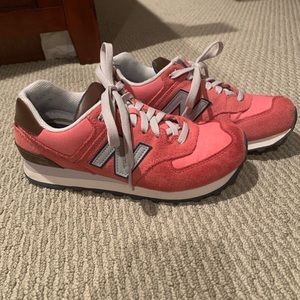 (LIKE NEW!) New Balance 574 pink suede women 7